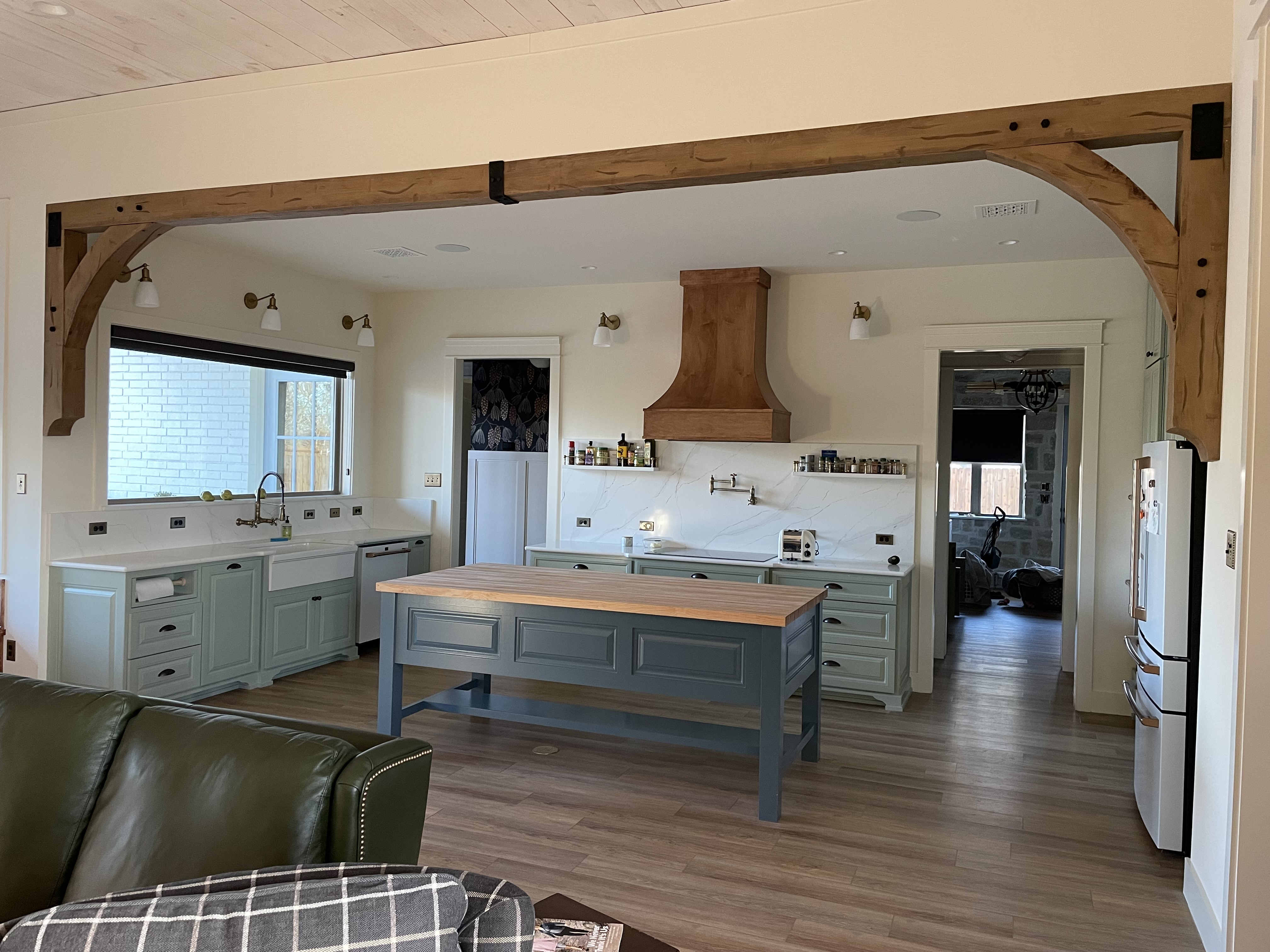 Separating Living Room With Beams Separating Living Room With Beams